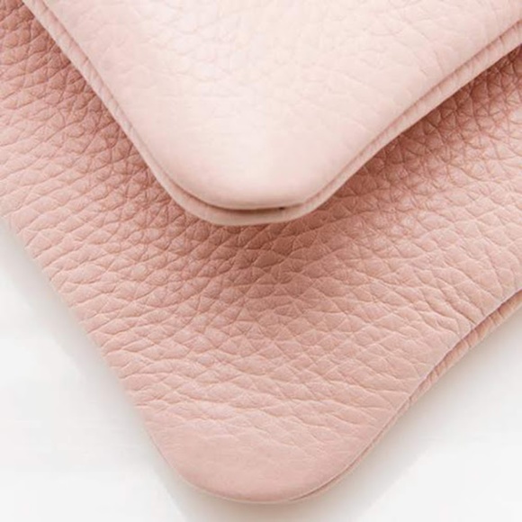 SOLDGucci Leather Blind For Love Bee Crossbody Bag - Picture 5 of 6